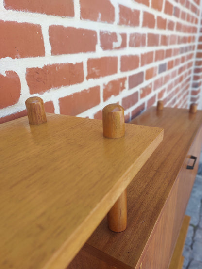 Vintage wandmeubel/stokkenkast