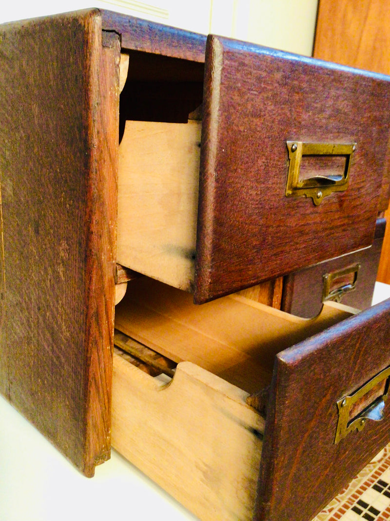 Antieke houten archiefkastje