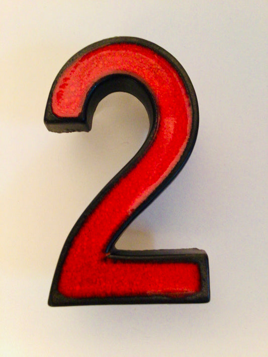 Vintage huisnummer in keramiek