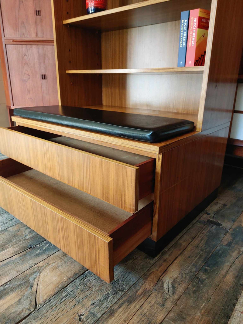 Vintage open kast met opbergruimte