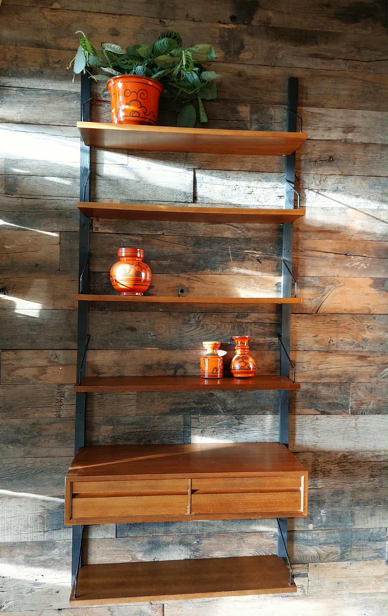 Vintage Deense wandmeubel