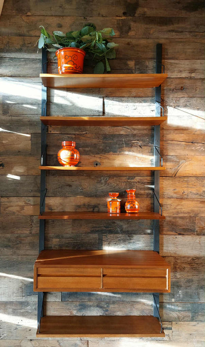 Vintage Deense wandmeubel